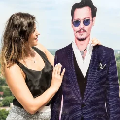 Kartonowa postać JOHNNY DEPP prezent na panieński
