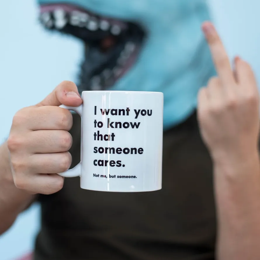 Kubek z nadrukiem SOMEONE CARES prezent dla znajomego