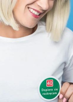 Przypinka urodzinowa ZNAK 40 zielony 7,5 cm