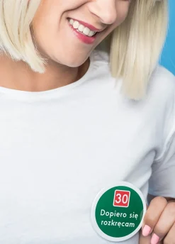 Przypinka urodzinowa ZNAK 30 zielony 7,5 cm