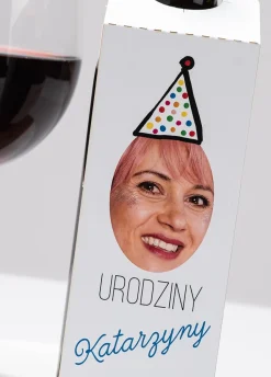 Zawieszki na butelki URODZINOWA CZAPECZKA (4 szt.)